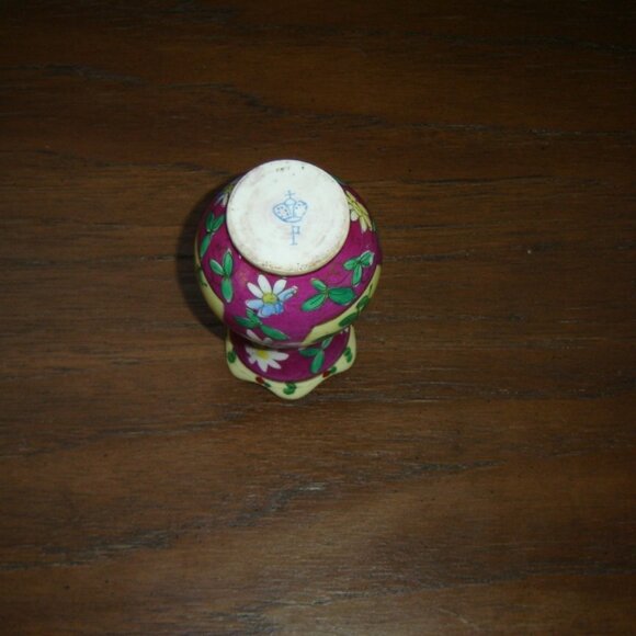 Vintage small purple yellow cameo floral vase VGU - Picture 6 of 6